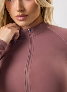 Conjunto de Chaqueta y Pantalones Cortos Ligeros de Verano para Mujer, Color Marrón Ciruela, de Alta Calidad, con Cierre Completo y Largo hasta el Tobillo - Product Image 3