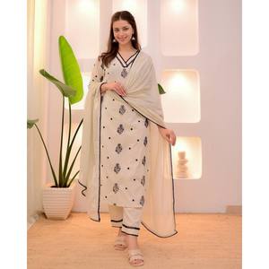 Hermoso Conjunto Indio y Pakistaní de Top, Pantalón y Dupatta para Fiestas - Product Image 3