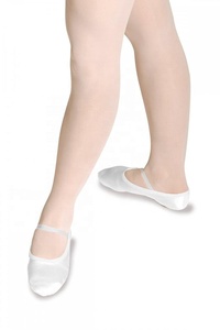 Chaussons de danse souples personnalisés pour femmes, dessus en satin, doublure en coton, semelle extérieure en caoutchouc, talon plat, couleur rose, prêts à être expédiés - Product Image 4