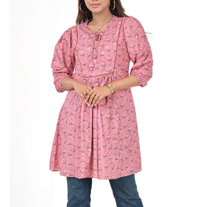 Hermosas blusas para mujer diseñadas para un uso diario sencillo, con un estilo elegante para viajes, compras, paseos al aire libre y momentos relajados. - Product Image 1