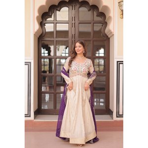 Robe de soirée imprimée Bandhani avec coupe brodée-Travail pour les fêtes et les occasions spéciales - Product Image 6