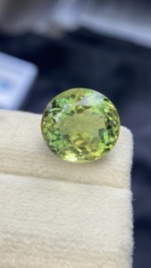 Apatite Naturelle Certifiée Bio Couleur Naturelle, Pierre Taillée de Forme Ovale avec une Bonne Qualité de Lustre, Pierre Précieuse Non Montée 13,45 Carats, Nettoyée au Loup - Product Image 4