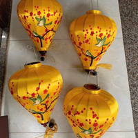 Élégante lanterne en soie suspendue Lanternes vietnamiennes traditionnelles peintes à la main du Vietnam Livraison rapide Meilleur prix