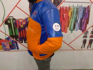 Veste en cuir de vache multicolore unisexe de haute qualité, style vintage, patchwork, col montant, broderie, logo sur le devant, écologique - Product Image 2