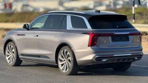 HO NG QI H S 9 Ho Ng qi E-H S9 SUV de Lujo con Asientos VIP, Tracción en las Cuatro Ruedas, Batería de Litio, Cuero R20 - Product Image 4