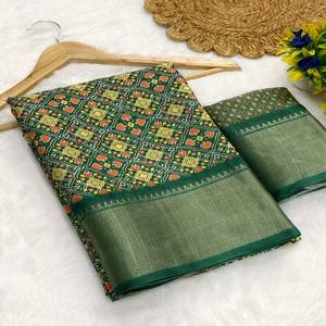 Sari de Seda Dola Premium VASTRA COTTAGE con Estampado Digital Tradicional Patola y Borde Tejido con Zari, Elegante Prenda Étnica - Product Image 3