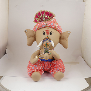 Peluche Ganpati beige faite à la main, poupée religieuse représentant l'éléphant, idéale pour la décoration des temples et comme cadeau de remerciement - Product Image 1