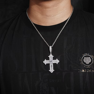 Colgante de Cruz de Moissanita Plateada Brillante con Punta de Flecha Totalmente Engastada y Dije Baguette, Joyería de Collar Estilo Hip Hop, Regalo Unisex - Product Image 3