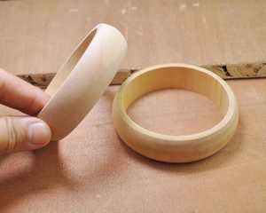 MN Exports Wooden Cuff <b>Bangles</b> <b>Set</b> Classic Unisex Christian Imitation Pearl Natural Finish Shape Party Occasion Uttar Pradesh - Product Image 6