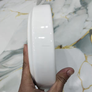 Grande assiette de service en céramique blanche avec rebord profond pour servir des currys, des salades de pâtes et du riz, finition brillante de qualité supérieure, vaisselle durable - Product Image 3