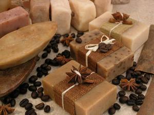 Jabón Artesanal Natural a Base de Hierbas - Jabón Corporal con Aceites Esenciales Botánicos para una Limpieza Suave e Hidratación VIET D.E.L.T.A Vietnam - Product Image 1