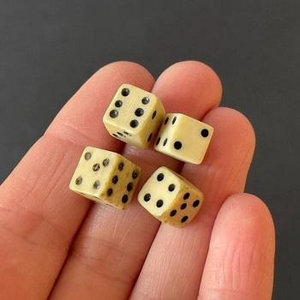 Juego de Dados DnD de 7 Piezas Hechos a Mano con Cuerno de Búfalo Vikingo Pulido, Hueso Natural, Color Natural, Ecológicos y de Origen Ético - Product Image 2