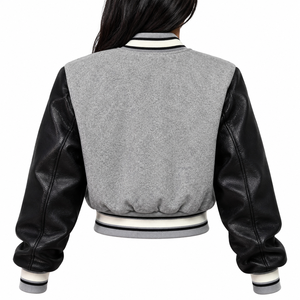 Veste universitaire personnalisée en laine grise courte, manches en similicuir noir, marque privée - Product Image 6
