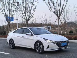 Elantra 2022 Édition Luxe Premium, Berline Compacte d'Occasion, Boîte Automatique, Sièges en Cuir, Phares à LED - Product Image 3