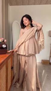 Robe Anarkali Traditionnelle Brodé Beige pour Femme, Coupe Ample Longue, Style Indien et Pakistanais, Idéale pour Mariage - Product Image 3