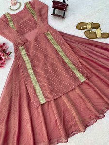 Conjunto de Salsa Butti de Lujo con Encaje, Top Salsa Crush Lehenga, Blusa Cosida, Falda de 4.5 Metros con Vuelo, Diseño Antiarrugas de Secado Rápido - Product Image 2