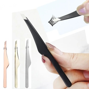 Pinzas para Cejas de Acero Inoxidable con Punta Curva Ryzer Studio, Diseño de Lujo Duradero y Moderno para un Acabado Preciso - Product Image 4