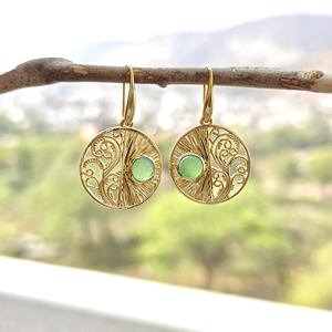 Boucles d'oreilles vintage modernes minimalistes en chrysocolle de forme ronde, pendantes, plaquées or 18 carats, design filigrane en laiton. - Product Image 6