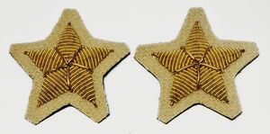 Écusson personnalisé brodé à la main avec étoiles et sequins, décoration de grade uniforme haut de gamme, en tissu non-tissé sans nickel avec épingle - Product Image 4