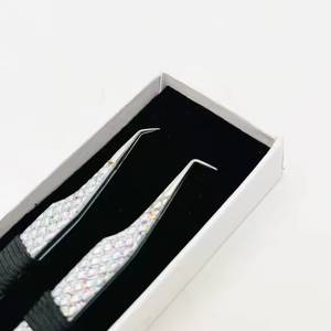 Juego de Pinzas para Pestañas de Acero Inoxidable de Precisión con Acabado Brillante en Caja - Product Image 3