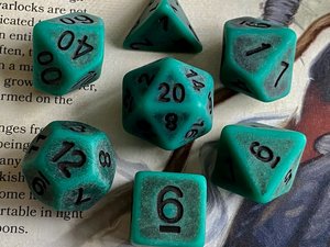 Ensemble de 7 dés de jeu D&D en corne de buffle, faits à la main, écologiques, modernes, de haute qualité, taille précise, design vert, 10 faces - Product Image 4
