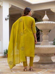 Conjunto de Kurti y Pantalón de Seda Mango para Mujer, Diseño de Diseñador, con Bordado de Lentejuelas Multicolor |   Moda de Boutique |   Exportación Global - Product Image 5