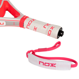 Overgrip de tennis Nox avec cordon de sécurité, impression sérigraphique blanche et rose, ajustement universel - Product Image 1