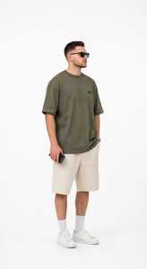 เสื้อยืดคอกลมทรงหลวมสีเขียวมะกอกสำหรับผู้ชาย ONETEN พร้อมโลโก้ตัวอักษรด้านหน้าแบบลำลอง - Product Image 4