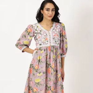 Robe Midi Décontractée Blanche à Manches Bulles et Col en V, Broderie Florale Bohème en Dentelle, Taille Naturelle, Écologique, Idéale pour les Vacances en Plein Air et les Resorts - Product Image 1