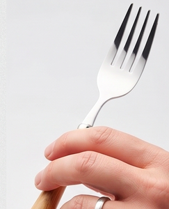Ensemble de couverts minimalistes avec manche en bois, tête en acier inoxydable poli miroir, passe au lave-vaisselle, pour mariages et événements - Product Image 3