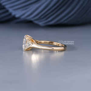 Anillo de Moissanita con Corte Princesa en Oro Amarillo de 14K para Mujer, Lujoso, 3.04 Quilates de Peso Total, 3.95 Gramos, Joyería Fina para Boda o Compromiso - Product Image 4