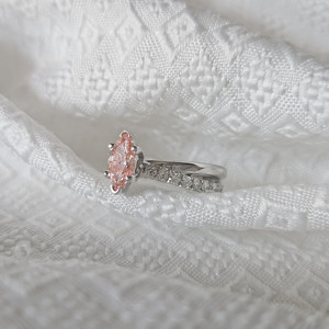 Anillo de diamante de oro blanco de 14 quilates personalizado de Plata de Ley 925 creado en laboratorio, banda de boda de corte Marquesa rosa para mujer, anillos de moissanita - Product Image 2