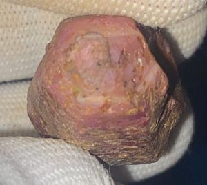 พลอยทับทิมดิบธรรมชาติจากเคนยา เหมืองเฟโมส จอห์น โซล น้ำหนัก 169.55 กะรัต - Product Image 2