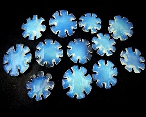 ต่างหูรูปพระจันทร์เสี้ยวโอปอลรักษาด้วยมือกลีบดอกแบบห้อยสำหรับคนรักตัวเองและเครื่องประดับคริสตัลรูปดอกไม้ที่อ่อนโยน - Product Image 1