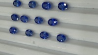 Saphir bleu 100 % naturel, forme ovale, calibré, vente en gros, pierre précieuse lâche multi-reflets pour la fabrication de bijoux