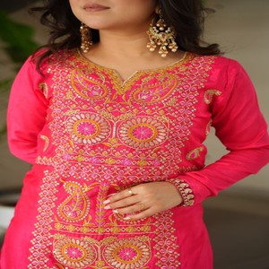 Ensemble haut, pantalon et dupatta VASTRA COTTAGE, brodé au fil de Chinnon Zari, manches longues, col rond, doublure en coton, tenue traditionnelle - Product Image 6