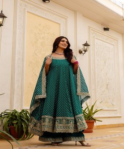 Vestido Moderno de Seda Vichitra con Bordado Bandhani y Espejos, Traje Étnico para Mujer, Ropa de Boda India Pakistán 86088 RR-46 - Product Image 2