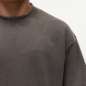 เสื้อยืดผู้ชายสไตล์วินเทจ สีน้ำตาลอมเทา ผลิตในประเทศปากีสถาน ผ้า 240 GSM 100% คอตตอน คอกลม ทรงยาว ซักย้อมแบบแอซิดวอช - Product Image 4