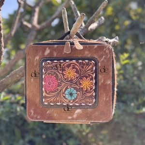 Latest Arrival Hand Tooled Leather Big Size Jewelry Storage Box Organizer Cowhide Travel <b>Case</b> Necklace Ring Earrings Box - Product Image 1