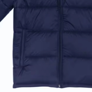 เสื้อแจ็คเก็ตบุใยสำหรับผู้ชายแบบมีฮู้ด ผ้าแคนวาสเคลือบกันน้ำ ระบายอากาศได้ดี เหมาะสำหรับฤดูหนาว มีซิปด้านหน้า โลโก้ที่หน้าเสื้อ สีพื้น 100% - Product Image 5