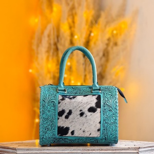 Sac à bandoulière multifonctionnel en cuir de vachette véritable, style japonais, luxe, fait main, avec motif floral turquoise, ensemble deux pièces pour femme - Product Image 1
