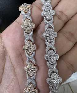 Pulsera de Plata 925 Chapada en Oro con Trébol y Moissanita, Regalo para Mujer, Mamá, Aniversario - Product Image 4