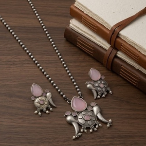 DIVYORO Ensemble collier et boucles d'oreilles en argent oxydé à motif floral, style bohème chic, longueur réglable - Product Image 3