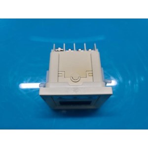 Monitor de Flujo Digital SMC PF2W301-A Usado Como Parte de Equipos Semiconductores Legados - Product Image 1