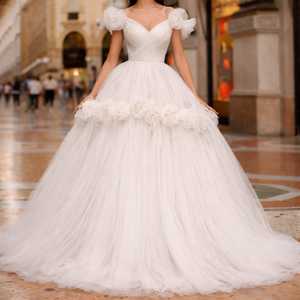 Robe en mousseline de soie féerique |   Robe de soirée luxueuse à plusieurs couches en tulle |   Robe de bal romantique brodée à la main avec des volants et un décolleté en cœur - Product Image 3