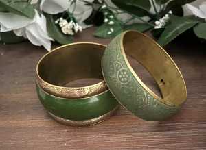 Bracelet de mode en laiton et résine, fait main, de qualité supérieure, personnalisé, pour femme, avec perle aux couleurs saisissantes, directement d'Inde. - Product Image 2