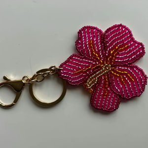 Dijes de Peridoto Chapados en Oro con 3 Cuentas en Racimo para Fabricación de Joyas, Dijes de Piedra Natal Hechos a Mano - Product Image 1