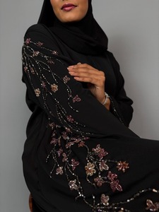 Vente en gros : Abaya longue élégante et modeste pour femme, robe musulmane pleine longueur pour la prière du Ramadan et tenue décontractée - Product Image 1