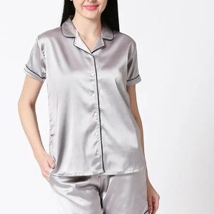 Vente en gros de pyjamas pour femmes de haute qualité, personnalisés, robe de nuit, motif uni, 100% soie, taille élastique, logo sur le devant - Product Image 4