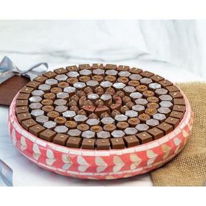Magnifique plateau à gâteau en nacre, ensemble de plateaux ronds en mosaïque vert menthe remplis de chocolats artisanaux pour des présentations sucrées. - Product Image 3